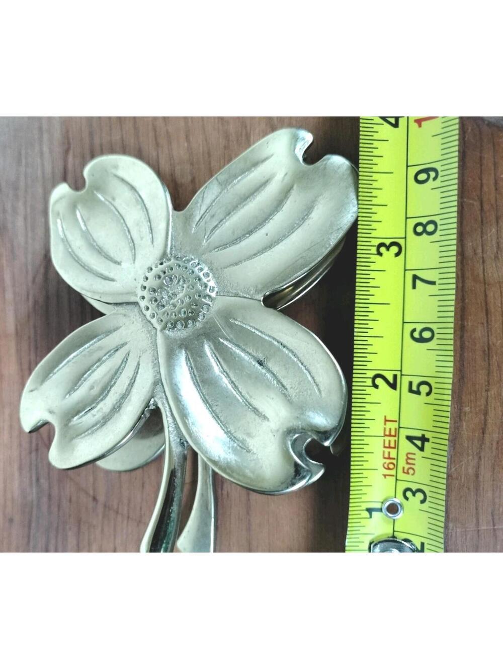 Vintage Virginia Metalcrafters Brass Dogwood Flower Paperweight Clip VMC 7-6 MCM - Picture 7 of 9